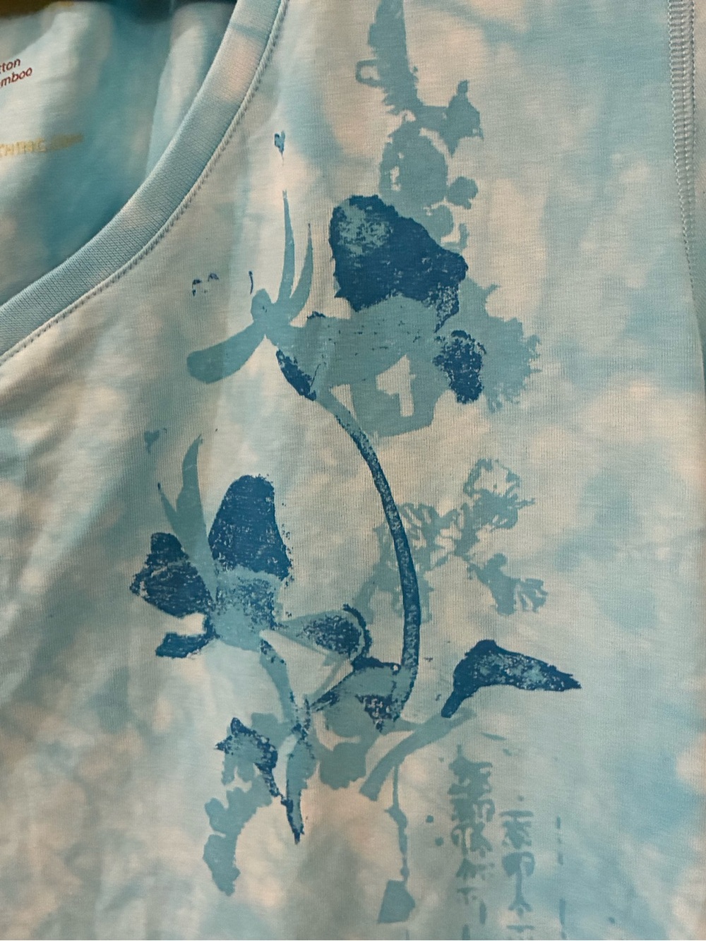 NWOTEarth Yoga Light Blue Tie‑Dye V‑Neck Floral Organic Cotton Tee | Size XL - Picture 3 of 6